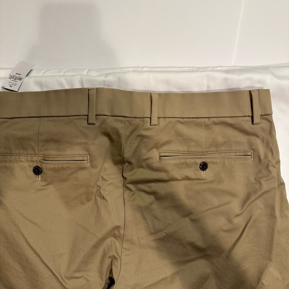 Men’s GAP Khaki Relaxed Fit Pants NWT 34x30 Work Classic Casual Weekend Cotton - Picture 5 of 10